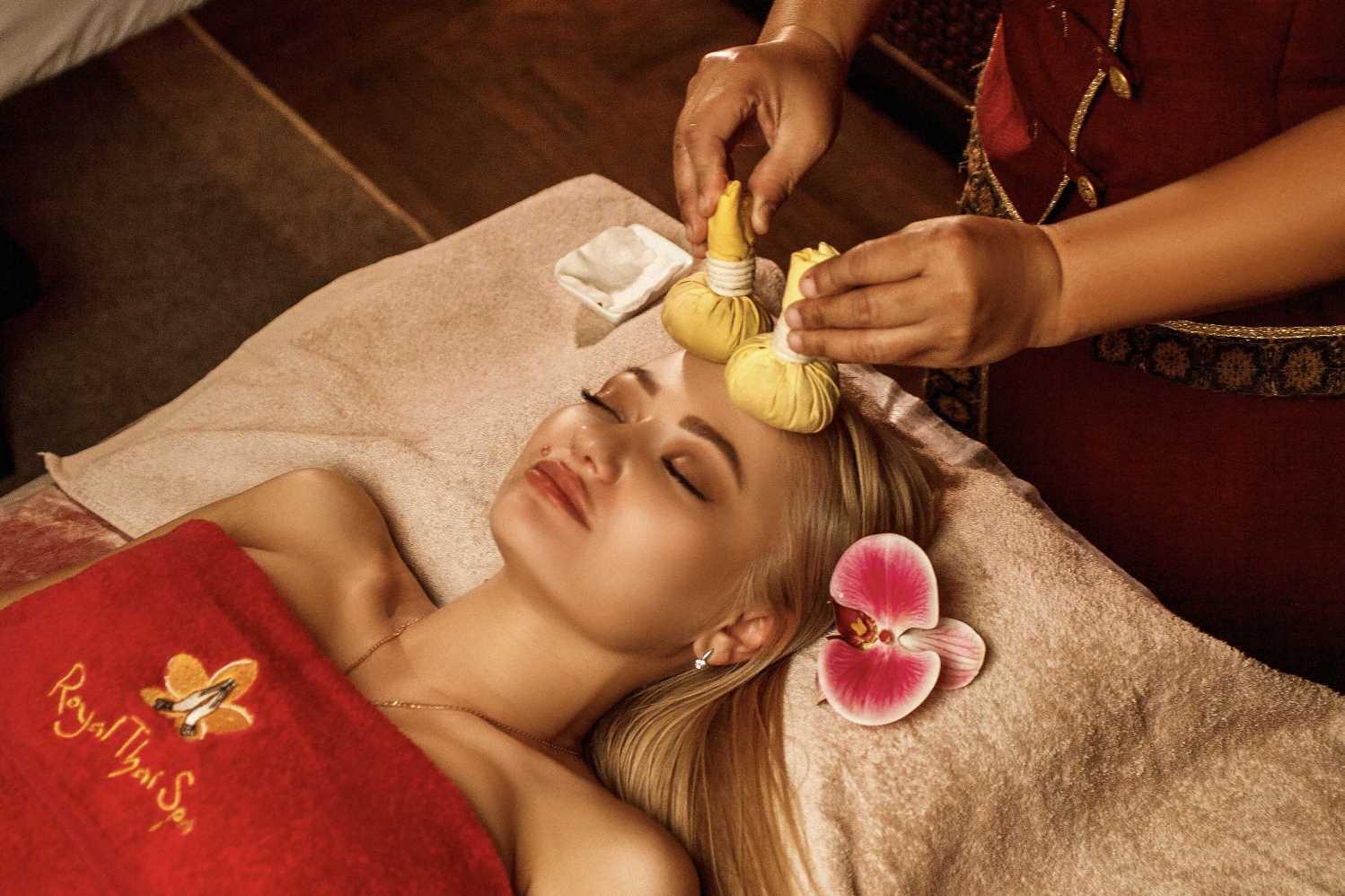 Традиционный Тайский Ритуал для лица с применением травяных мешочков